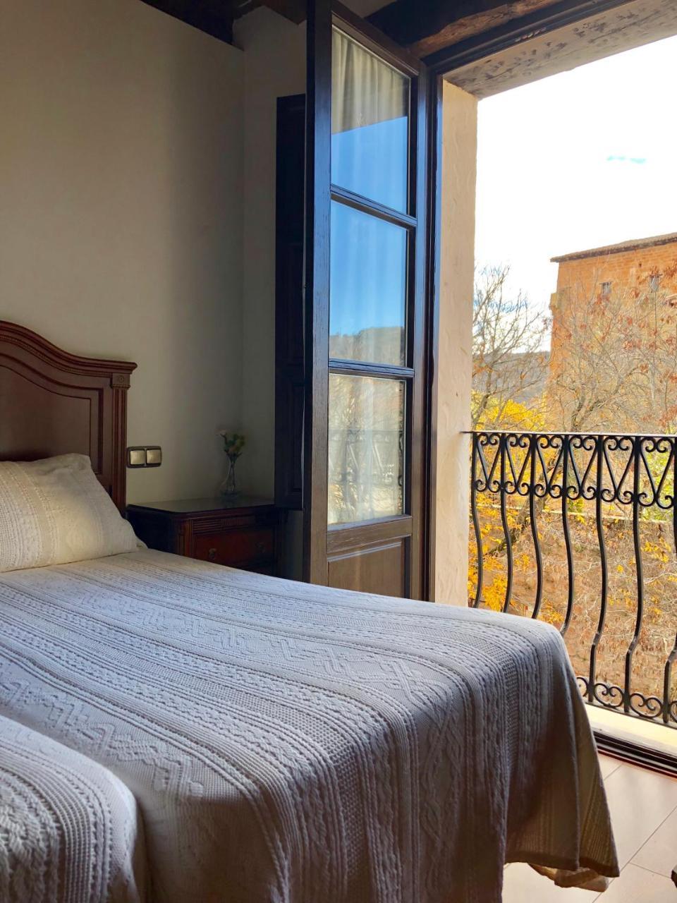 Hotel Rey Chindasvinto Covarrubias Dış mekan fotoğraf